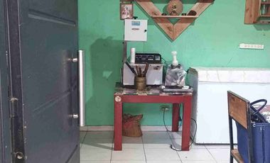 VENTA CASA 3 AMB VARELA CON LOCAL Y DPTOS PARA ALQ