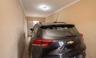 Casa amplia en venta con departamento interno