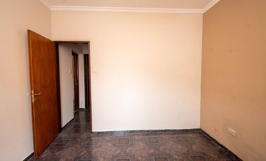 Casa amplia en venta con departamento interno
