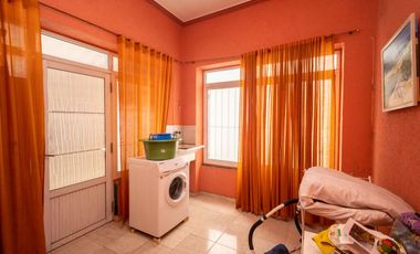 Casa amplia en venta con departamento interno