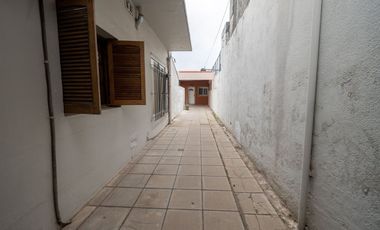 Casa amplia en venta con departamento interno