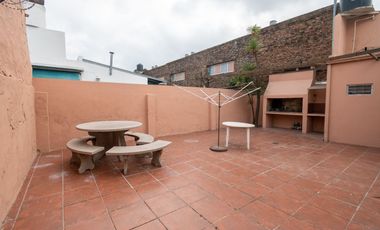 Casa amplia en venta con departamento interno