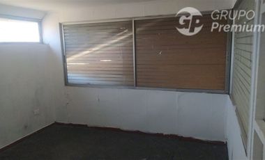 Industrial en Arriendo en AV, Dorsal \ Av. Fermín Vivaceta - Se arrienda galpón industrial UF 50.