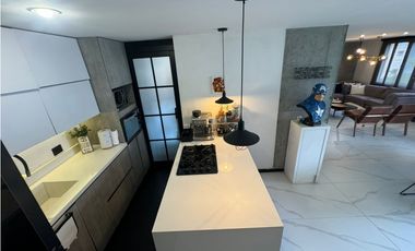 Venta de Apartaestudio Remodelado Medellín  El Poblado, Ciudad del Río