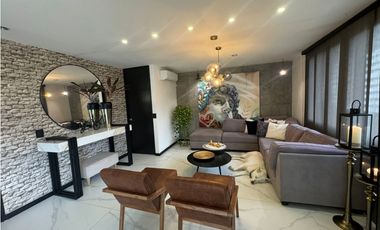 Venta de Apartaestudio Remodelado Medellín  El Poblado, Ciudad del Río