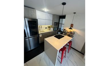 Venta de Apartaestudio Remodelado Medellín  El Poblado, Ciudad del Río