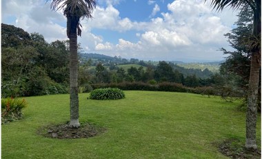 Finca  con bosque nativo y quebrada en  Santa Elena