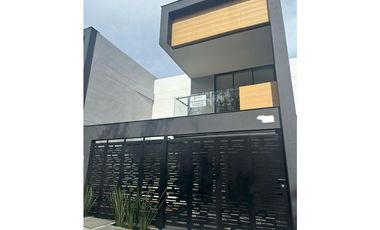 SE RENTA ESPECTACULAR CASA PARA ESTRENAR EN CERRITOS