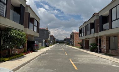 SE VENDE LOTE EN LA CEJA UNIDAD CERRADA PARA VIVIENDA  UNIFAMILIAR