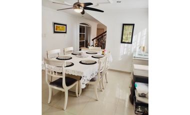 SE VENDE EXCLUSIVA Y AMPLIA CASA EN CONJUNTO EN VILLA SANTOS