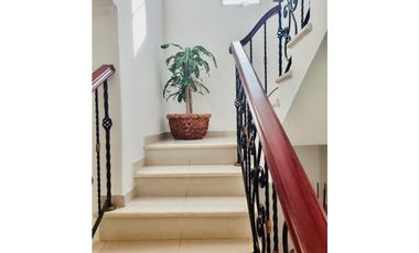 SE VENDE EXCLUSIVA Y AMPLIA CASA EN CONJUNTO EN VILLA SANTOS