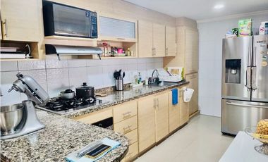 SE VENDE EXCLUSIVA Y AMPLIA CASA EN CONJUNTO EN VILLA SANTOS