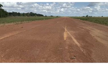 Finca ganadera no inundable y aguas en verano en Cumaribo Vichada