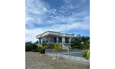 Casa campestre en venta a 5 minutos del parque de Acacías