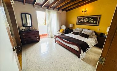 VENDO HERMOSA CASA POBLADO - SECTOR CAMPESTRE