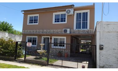Se vende casa con 2 departamentos en María Grande