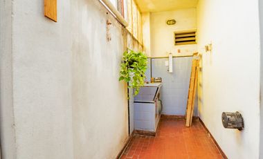 VENTA PROPIEDAD MULTIFAMILIAR EN CASEROS PERMUTA