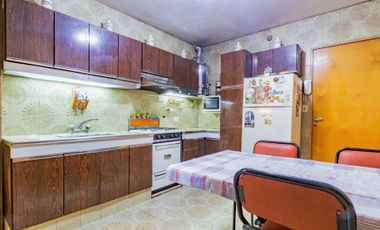 VENTA PROPIEDAD MULTIFAMILIAR EN CASEROS PERMUTA
