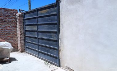 VENDE CASA CON UNA HABITACION,  PLOTTIER