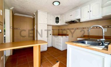 En Venta casa de 3 dormitorios San Antonio conjunto Laguna Azul