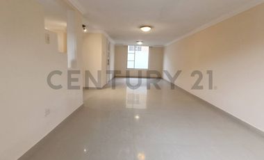 En Venta casa de 3 dormitorios San Antonio conjunto Laguna Azul