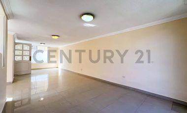 En Venta casa de 3 dormitorios San Antonio conjunto Laguna Azul