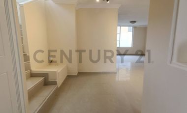 En Venta casa de 3 dormitorios San Antonio conjunto Laguna Azul