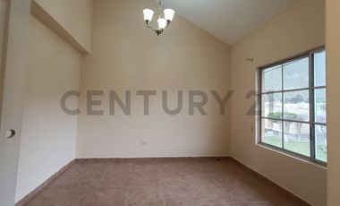 En Venta casa de 3 dormitorios San Antonio conjunto Laguna Azul