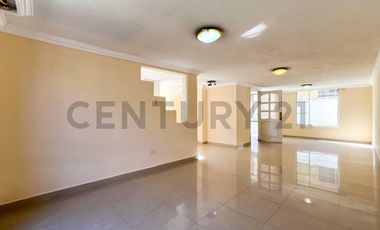 En Venta casa de 3 dormitorios San Antonio conjunto Laguna Azul