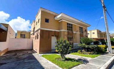 En Venta casa de 3 dormitorios San Antonio conjunto Laguna Azul