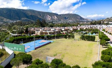 En Venta casa de 3 dormitorios San Antonio conjunto Laguna Azul