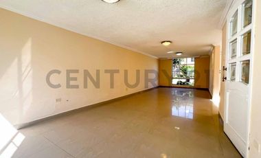 En Venta casa de 3 dormitorios San Antonio conjunto Laguna Azul