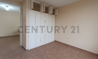 En Venta casa de 3 dormitorios San Antonio conjunto Laguna Azul