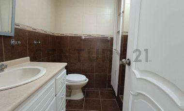 En Venta casa de 3 dormitorios San Antonio conjunto Laguna Azul