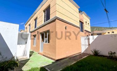 En Venta casa de 3 dormitorios San Antonio conjunto Laguna Azul