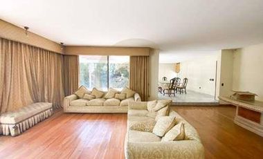 ARRIENDO AMPLIA CASA EN LOS DOMINICOS