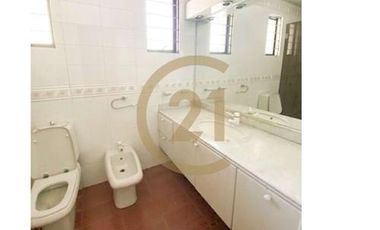 ARRIENDO AMPLIA CASA EN LOS DOMINICOS