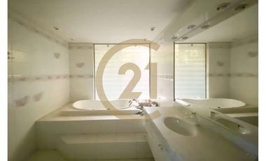 ARRIENDO AMPLIA CASA EN LOS DOMINICOS