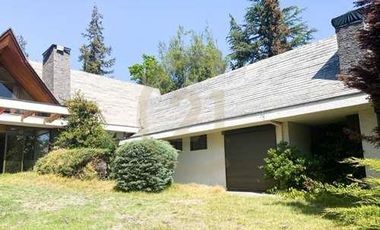 ARRIENDO AMPLIA CASA EN LOS DOMINICOS
