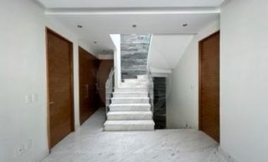 Casa en condominio en venta en Lomas de Tecamachalco