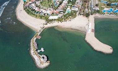 VILLA  DE LUJO EN VENTA PEGADA A LA PLAYA, KOVAY GARDENS