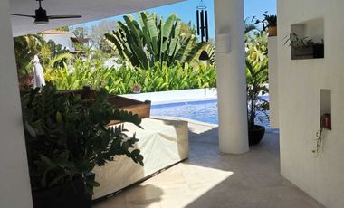 VILLA  DE LUJO EN VENTA PEGADA A LA PLAYA, KOVAY GARDENS