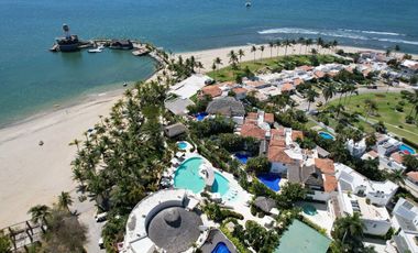 VILLA  DE LUJO EN VENTA PEGADA A LA PLAYA, KOVAY GARDENS