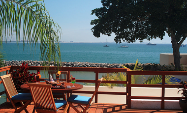 VILLA  DE LUJO EN VENTA PEGADA A LA PLAYA, KOVAY GARDENS