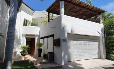 VILLA  DE LUJO EN VENTA PEGADA A LA PLAYA, KOVAY GARDENS