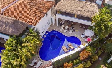 VILLA  DE LUJO EN VENTA PEGADA A LA PLAYA, KOVAY GARDENS