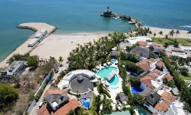 VILLA  DE LUJO EN VENTA PEGADA A LA PLAYA, KOVAY GARDENS