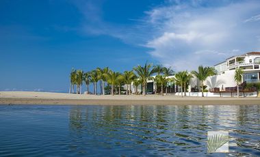 VILLA  DE LUJO EN VENTA PEGADA A LA PLAYA, KOVAY GARDENS