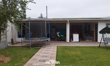 Casa en Venta en pedro lo miranda, porton negro de lata vereda oeste.