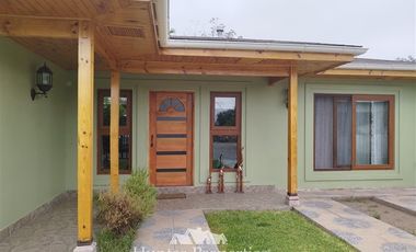Casa en Venta en pedro lo miranda, porton negro de lata vereda oeste.
